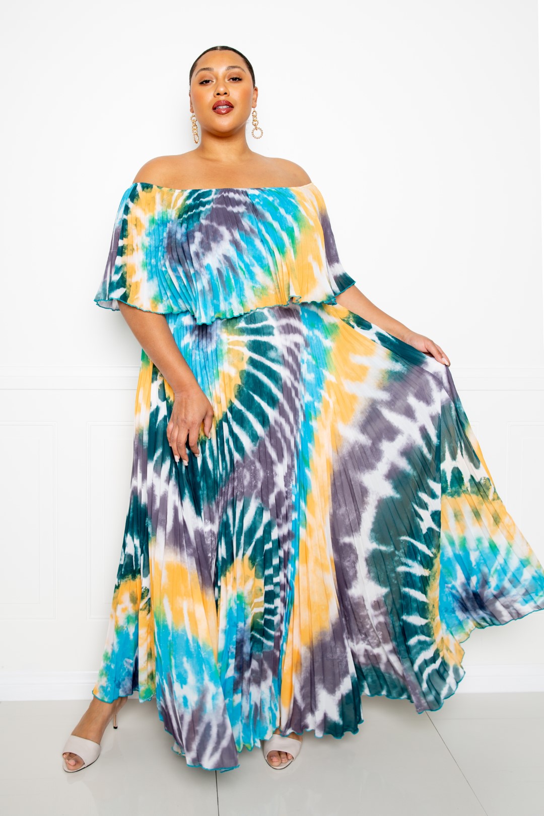 Robe longue plissée tie-dye à épaules dénudées