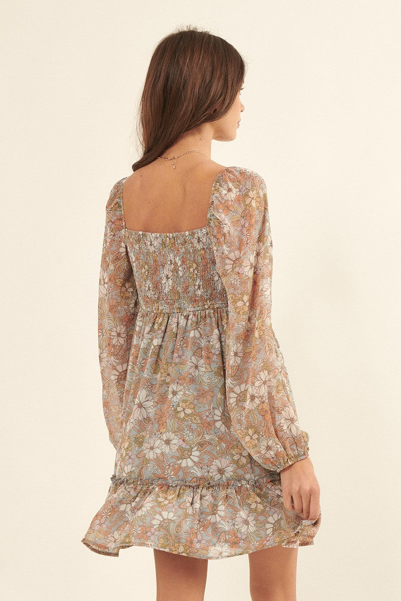 Une mini-robe tissée à imprimé floral