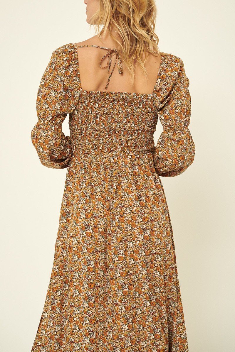 Une robe midi tissée à imprimé floral
