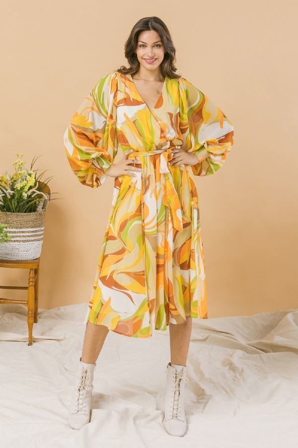 Une robe midi tissée imprimée