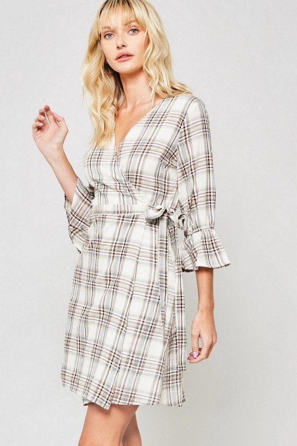Une robe tissée à carreaux
