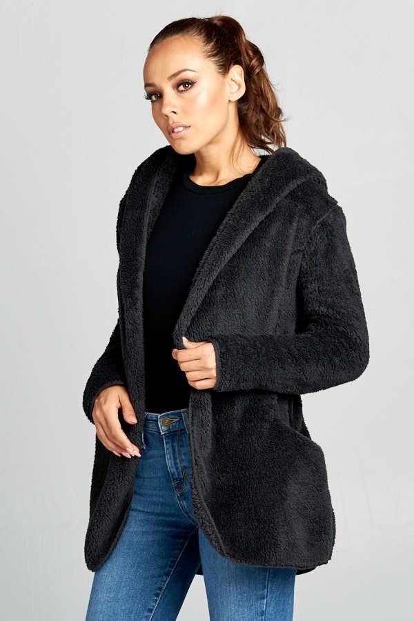 Veste à capuche en fourrure pelucheuse