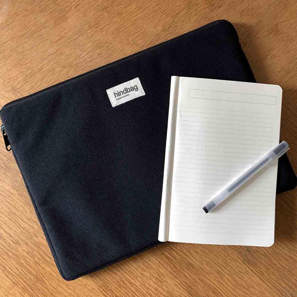 Housse ordinateurs portables 15 coton noir. Rendez votre shopping en ligne encore plus satisfaisant avec DIAYTAR CÔTE D'IVOIRE. Notre boutique propose une grande variété de produits discount pour tous les aspects de votre vie, de l'équipement de la maison aux gadgets à la mode. Profitez de nos prix compétitifs et trouvez des offres incroyables sur tous vos achats !