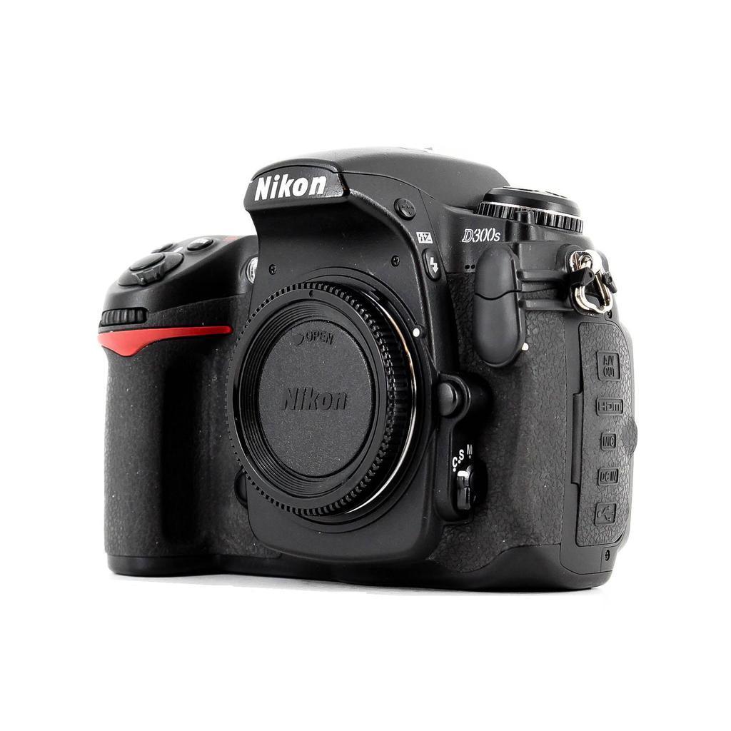 Reflex nikon d300s. Dites adieu aux prix exorbitants avec DIAYTAR CÔTE D'IVOIRE, votre destination en ligne pour des produits discount de qualité. Du dernier cri en matière d'électroménager aux tendances de la mode à prix réduits, notre boutique en ligne propose une large gamme d'articles à des prix imbattables. Ne manquez pas nos offres spéciales qui vous permettront de réaliser d'énormes économies.