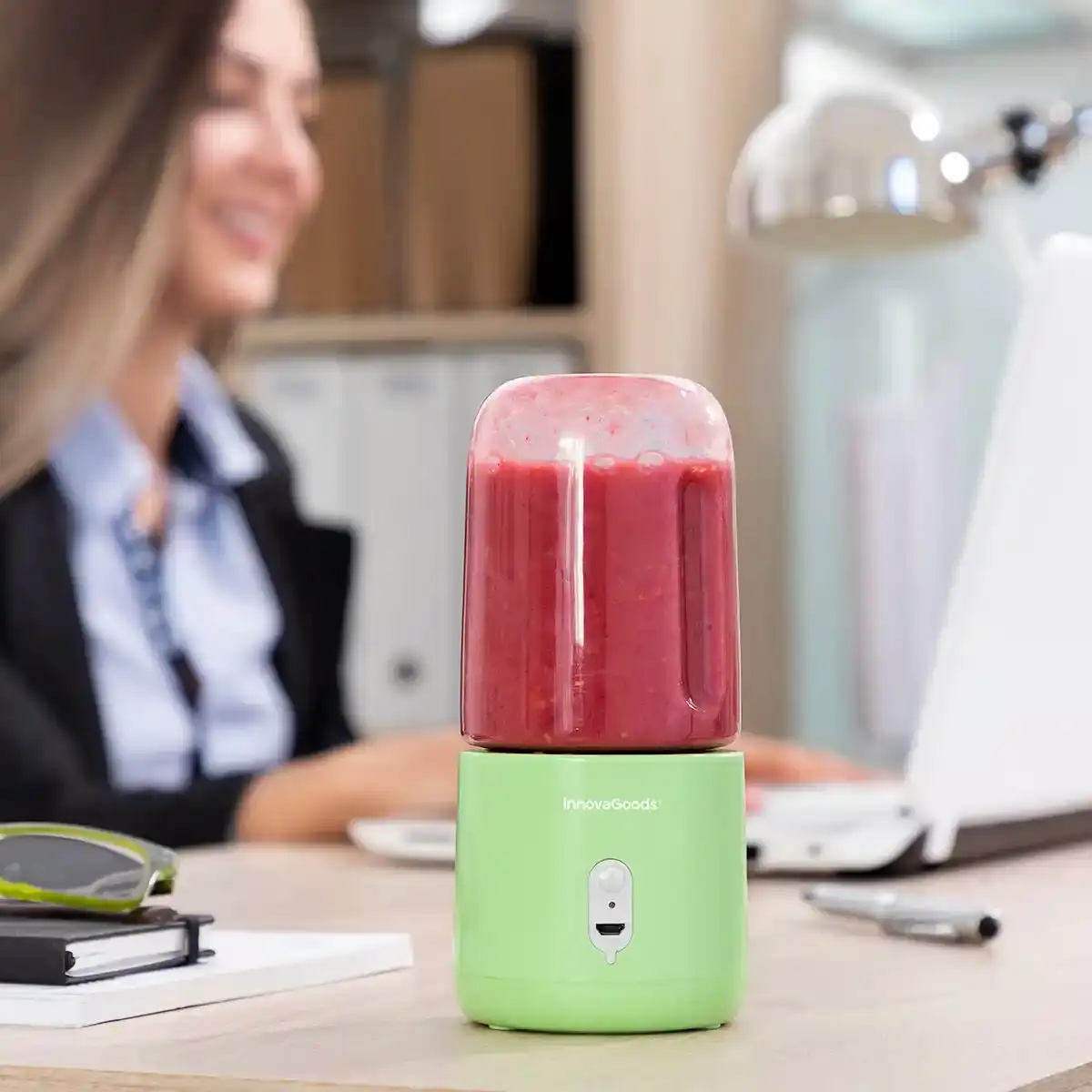 Blender gobelet portable rechargeable blendyr innovagoods_2626. DIAYTAR COTE D'IVOIRE - L'Art de Vivre le Shopping Inspiré. Parcourez notre catalogue et choisissez des produits qui reflètent votre passion pour la beauté et l'authenticité.
