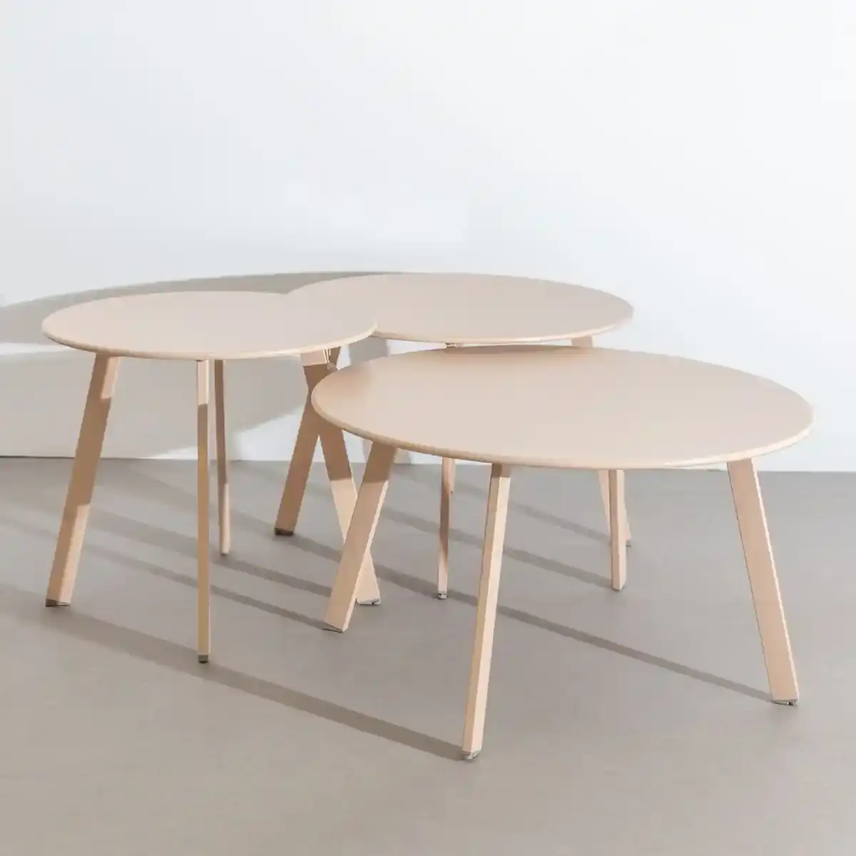 Table d appoint marzia acier blanc 70 x 70 x 40 cm_5685. Entrez dans l'Univers de DIAYTAR COTE D'IVOIRE - Votre Destination de Shopping Complète. Découvrez des produits qui reflètent la diversité et la richesse culturelle du Côte d'Ivoire, le tout à portée de clic.