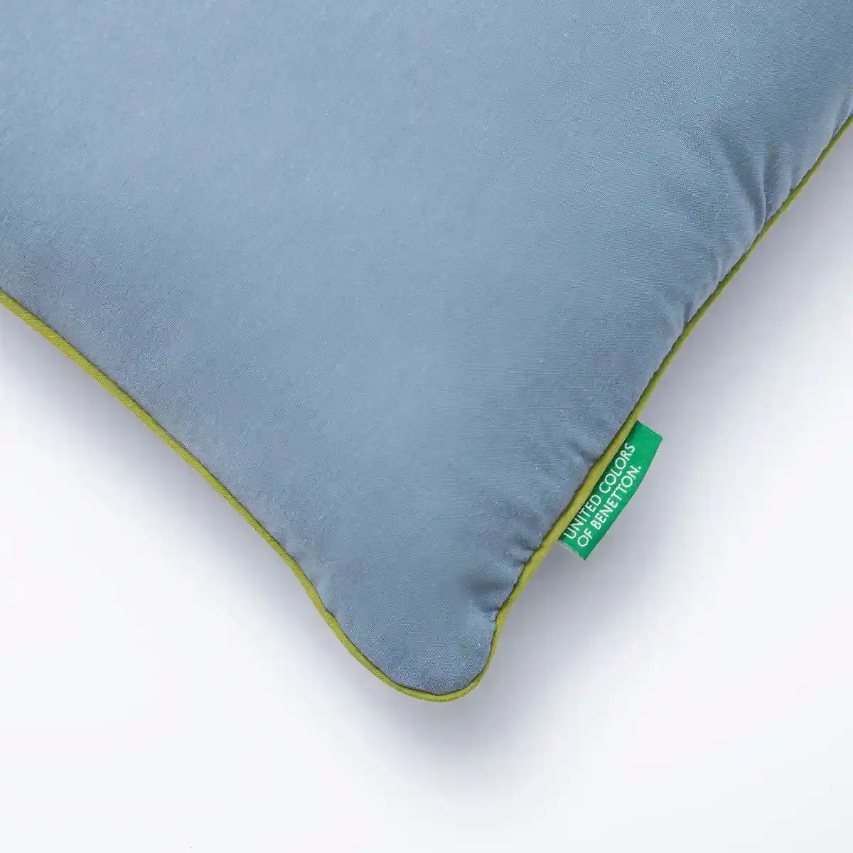 Coussin benetton tevere be vert bleu_6213. Entrez dans l'Univers de DIAYTAR COTE D'IVOIRE - Où Choisir est un Voyage. Explorez notre gamme diversifiée et trouvez des articles qui répondent à tous vos besoins et envies.
