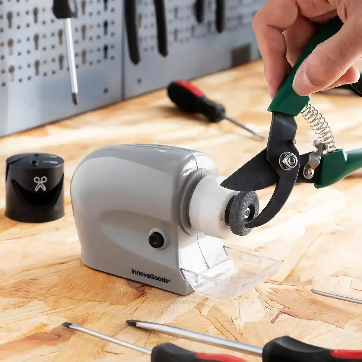 Affuteur electrique multifonction 6 en 1 esharp innovagoods_1996. DIAYTAR COTE D'IVOIRE - Votre Escale Shopping incontournable. Explorez notre boutique en ligne et dénichez des trésors qui reflètent la richesse culturelle et la modernité du Côte d'Ivoire.