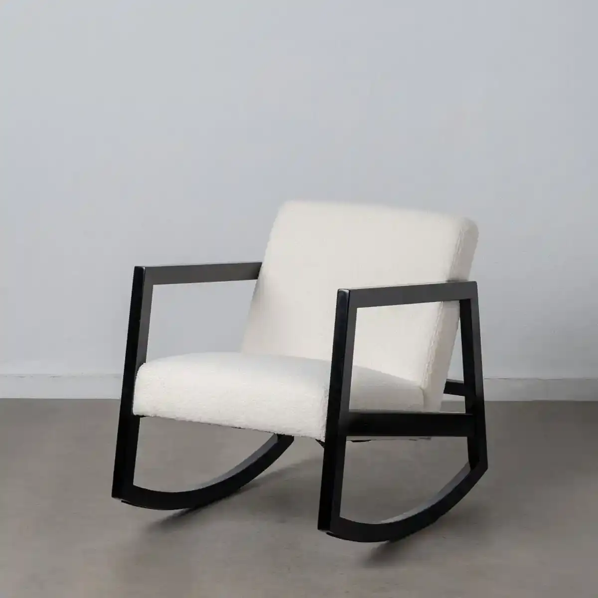 Rocking chair 60 x 83 x 72 cm bois d hevea noir_7529. Bienvenue dans l'univers captivant de DIAYTAR COTE D'IVOIRE - Votre Plateforme de Shopping Tout-en-Un. Parcourez notre boutique en ligne pour découvrir des produits uniques, allant des articles ménagers aux élégants accessoires de mode.