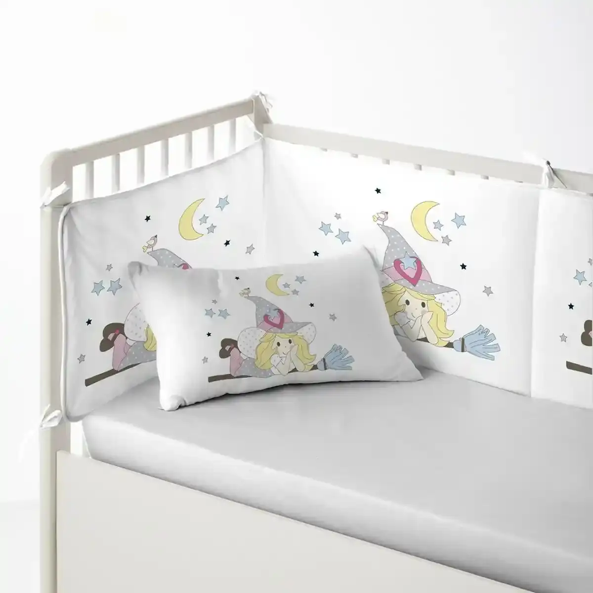 Protège lit Cool Kids Witch (60 x 60 x 60 + 40 cm). SUPERDISCOUNT FRANCE