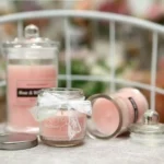 Bougie parfumee 111713_8064. DIAYTAR COTE D'IVOIRE - L'Art de Choisir, l'Art de Se Distinquer. Naviguez à travers notre catalogue et choisissez des produits qui ajoutent une note d'élégance à votre style unique.