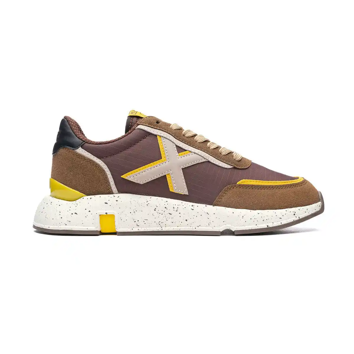 Baskets Casual Homme Munich Versus Marron. SUPERDISCOUNT FRANCE
