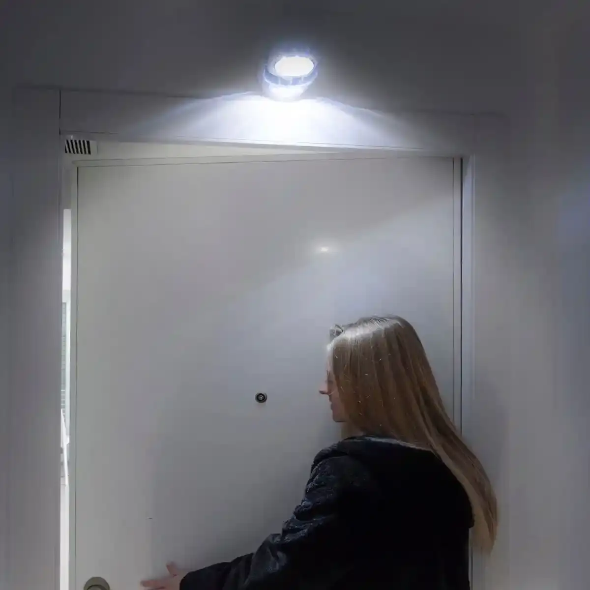 Lampe led a detecteur de mouvement innovagoods_8731. DIAYTAR COTE D'IVOIRE - Là où l'Élégance Devient un Mode de Vie. Naviguez à travers notre gamme et choisissez des produits qui apportent une touche raffinée à votre quotidien.