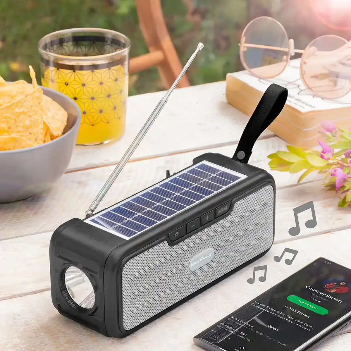 Enceinte sans fil avec recharge solaire et torche LED Sunker InnovaGoods. SUPERDISCOUNT FRANCE
