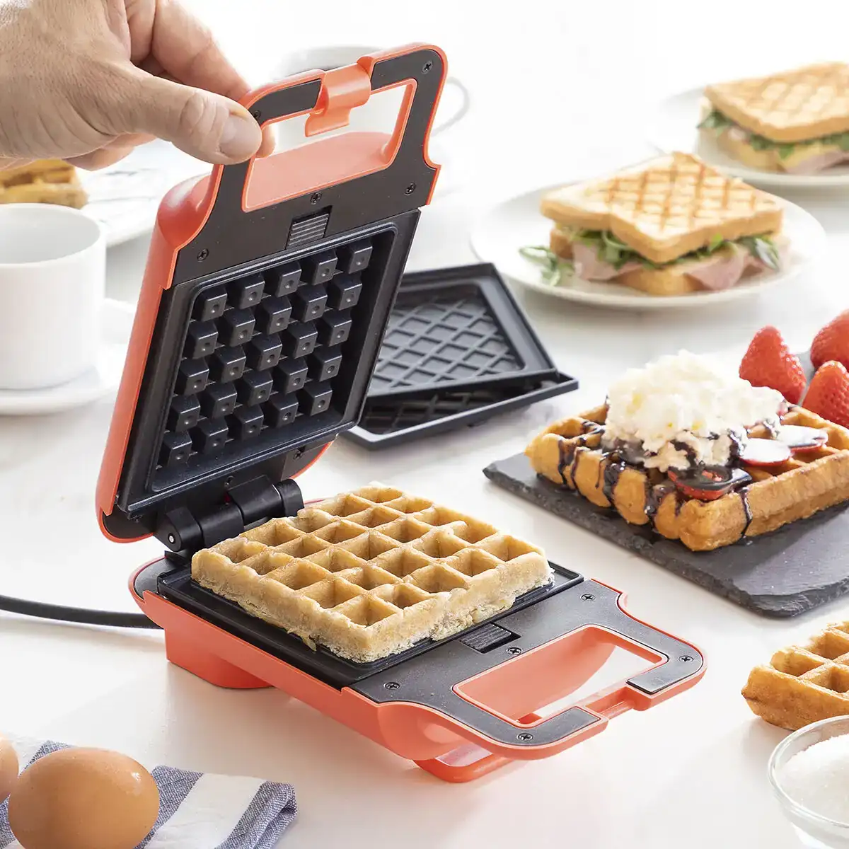 Appareil a gaufres et a sandwichs 2 en 1 avec recettes wafflicher innovagoods_9956. DIAYTAR COTE D'IVOIRE - Où Chaque Produit a son Histoire à Raconter. Parcourez notre catalogue et découvrez des articles qui portent en eux la passion et l'histoire du Côte d'Ivoire.