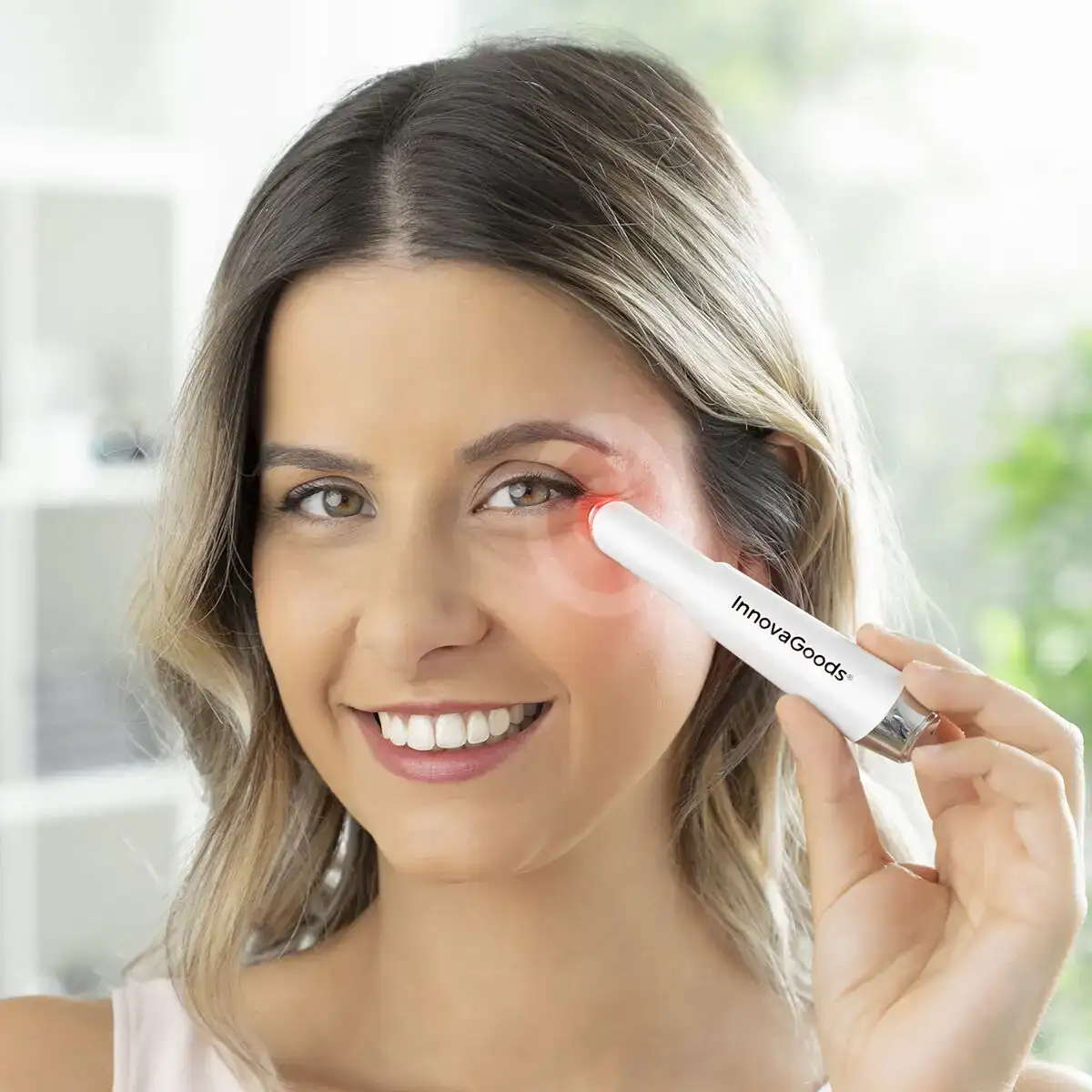 Appareil de massage oculaire anti age avec phototherapie thermotherapie et vibrotherapie therey innovagoods reconditionne a _1516. DIAYTAR COTE D'IVOIRE - L'Odyssée du Shopping à Votre Portée. Parcourez notre boutique en ligne et partez à la découverte d'articles qui rendront chaque jour spécial.