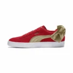 Baskets casual pour femme puma sportswear suede bow varsity rouge_9139. DIAYTAR COTE D'IVOIRE - Là où Chaque Achat Contribue à un Rêve. Naviguez à travers notre boutique en ligne et soutenez des artisans talentueux tout en acquérant des trésors.