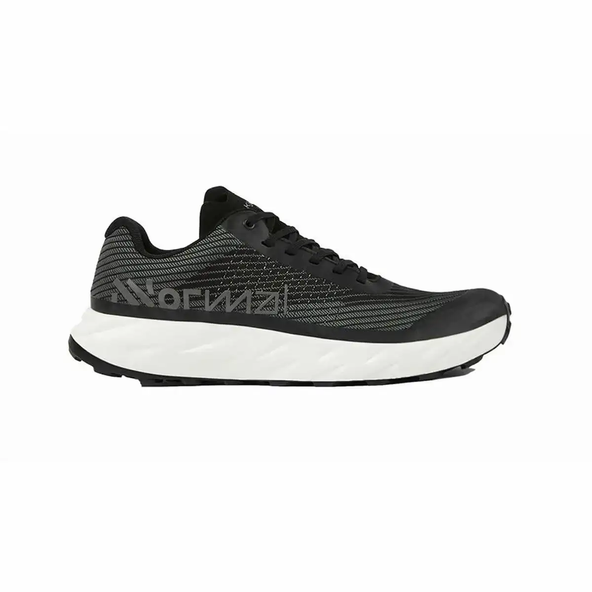 Baskets nnormal kjerag montagne noir unisexe_1860. DIAYTAR COTE D'IVOIRE - L'Écrin de Vos Désirs Shopping. Parcourez notre boutique en ligne et explorez des produits minutieusement choisis pour répondre à vos envies les plus exigeantes.