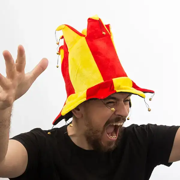 Bonnet bouffon avec 14 grelots drapeau espagne_4213. DIAYTAR COTE D'IVOIRE - Où Chaque Détail Fait la Différence. Parcourez notre sélection soignée et choisissez des articles qui rehaussent votre quotidien, du fonctionnel à l'esthétique.