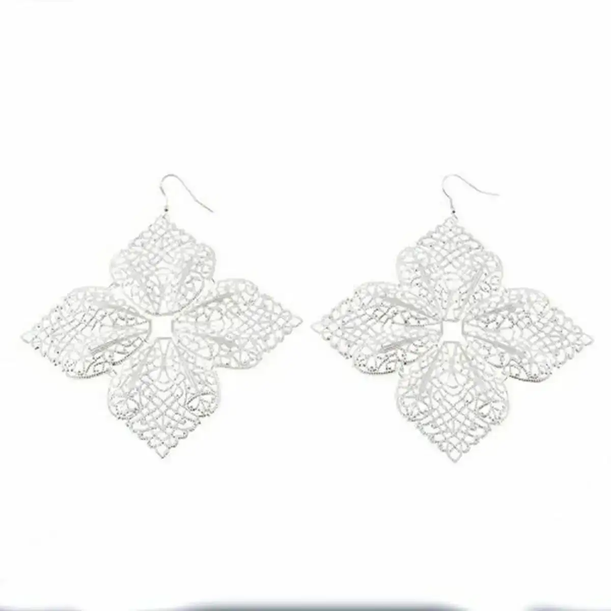 Boucles d oreilles femme cristian lay 423420_4748. DIAYTAR COTE D'IVOIRE - Où Chaque Achat Raconte une Histoire. Parcourez notre boutique en ligne pour trouver des articles qui évoquent le savoir-faire et la tradition du Côte d'Ivoire.
