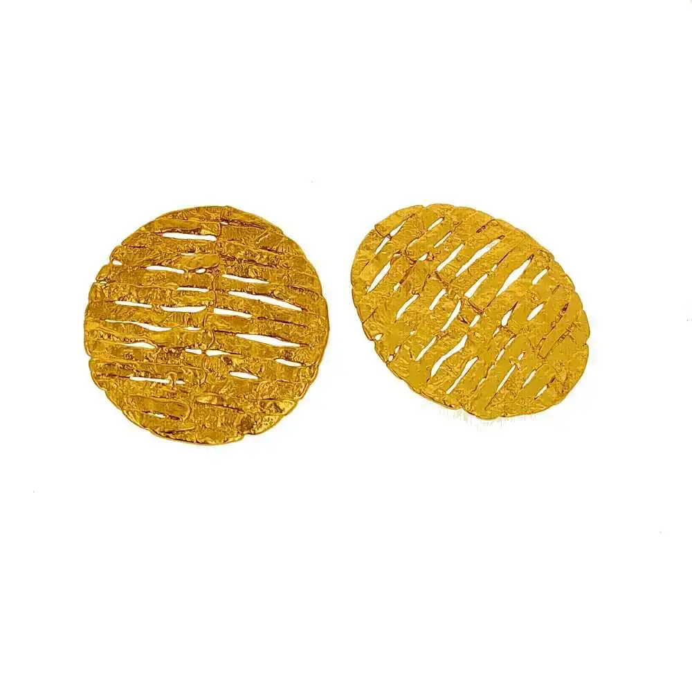 Boucles d oreilles femme lola casademunt dore 5 cm laiton_2220. Bienvenue chez DIAYTAR COTE D'IVOIRE - Où Chaque Achat Fait une Différence. Découvrez notre gamme de produits qui reflètent l'engagement envers la qualité et le respect de l'environnement.