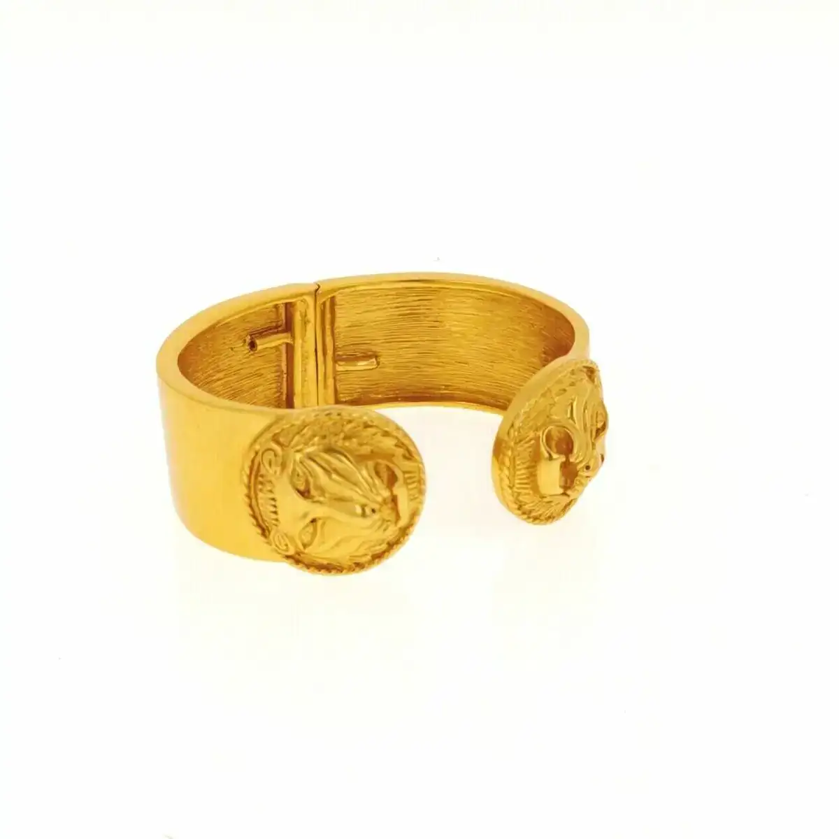 Bracelet femme lola casademunt dore lion_4703. DIAYTAR COTE D'IVOIRE - Votre Source de Trésors Culturels. Naviguez à travers notre catalogue et trouvez des articles qui mettent en avant la richesse de la culture sénégalaise.