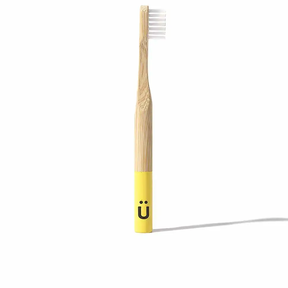 Brosse a dents naturbrush bois jaune_2381. DIAYTAR COTE D'IVOIRE - Où Choisir est un Plaisir Responsable. Parcourez notre catalogue et choisissez des produits qui incarnent notre engagement envers des pratiques durables et éthiques.