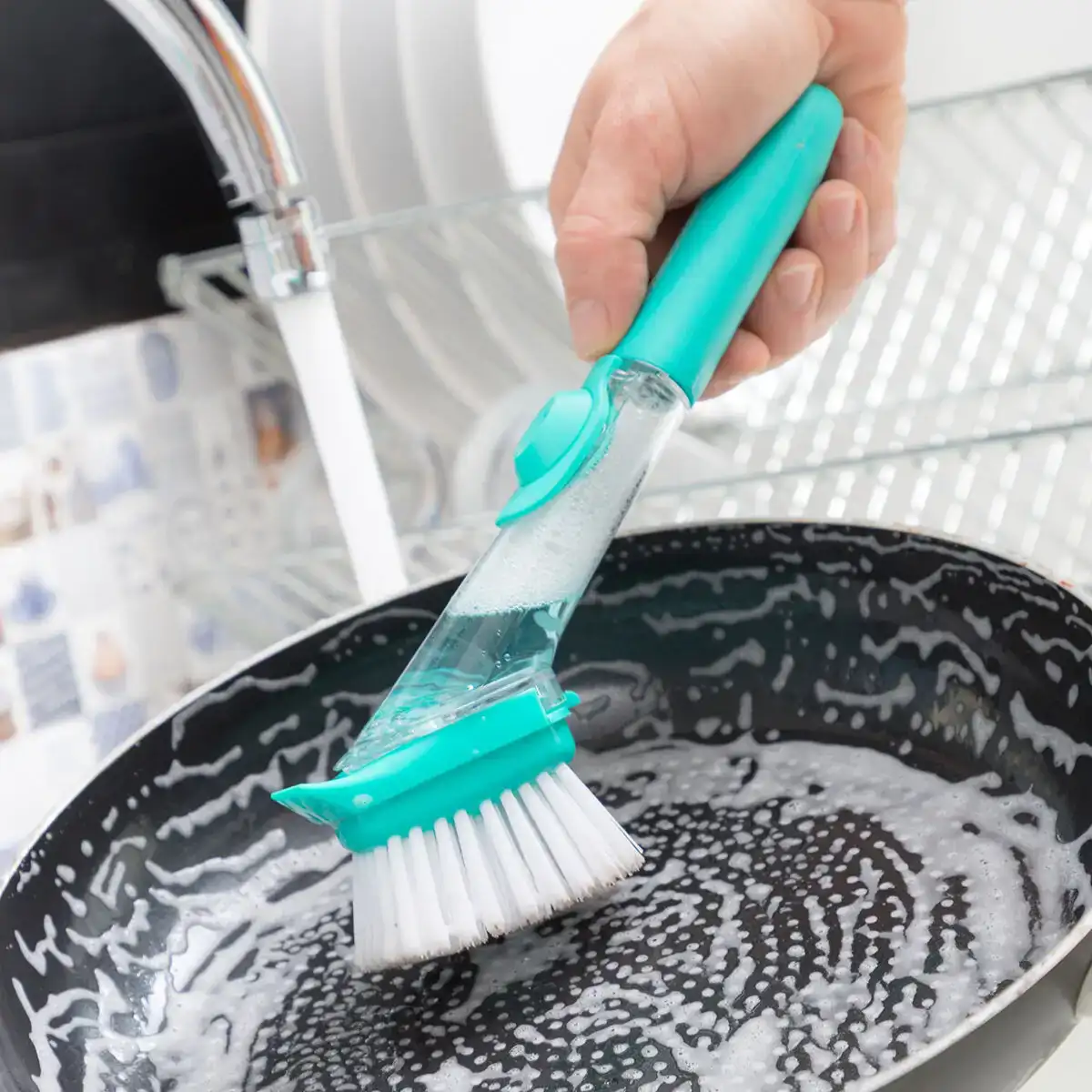 Brosse a recurer avec manche et distributeur de savon cleasy innovagoods vert plastique reconditionne b _3908. Bienvenue sur DIAYTAR COTE D'IVOIRE - Là où le Shopping Devient une Aventure. Explorez notre catalogue et dénichez des trésors qui élargiront votre horizon shopping.