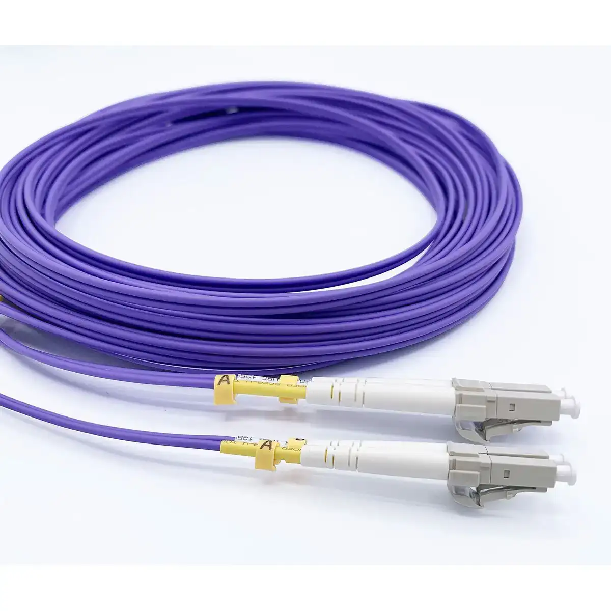 Cable a fibre optique elfcam reconditionne a _3252. DIAYTAR COTE D'IVOIRE - Où Choisir Devient une Découverte. Explorez notre boutique en ligne et trouvez des articles qui vous surprennent et vous ravissent à chaque clic.