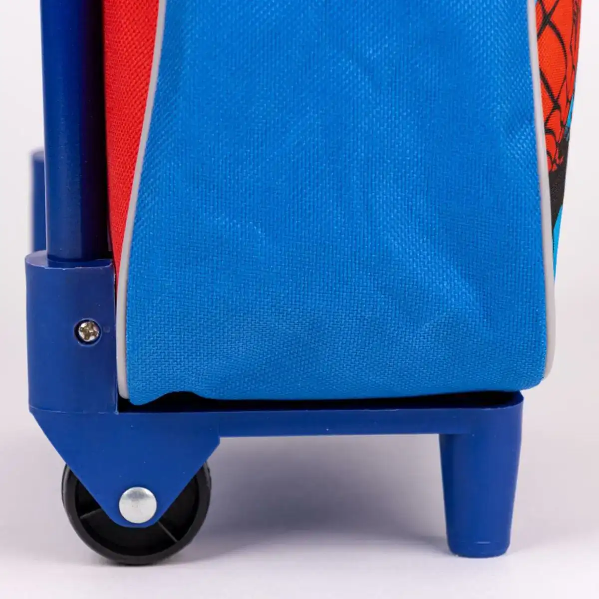Cartable a roulettes the avengers bleu rouge_4727. Bienvenue sur DIAYTAR COTE D'IVOIRE - Où Chaque Détail compte. Plongez dans notre univers et choisissez des produits qui ajoutent de l'éclat et de la joie à votre quotidien.