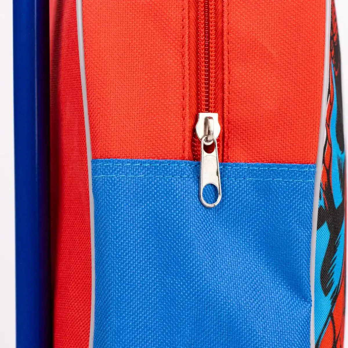 Cartable a roulettes the avengers bleu rouge_7204. DIAYTAR COTE D'IVOIRE - Votre Passage vers l'Exceptionnel. Naviguez à travers notre sélection minutieuse et découvrez des articles qui apportent une touche spéciale à chaque instant de votre vie.