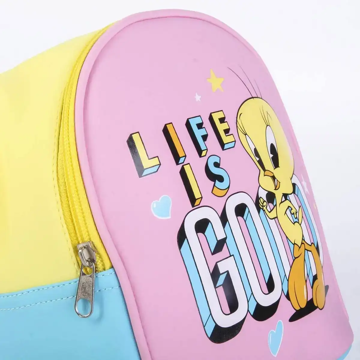 Cartable looney tunes multicouleur_5462. DIAYTAR COTE D'IVOIRE - Où Choisir est un Acte d'Amour pour le Côte d'Ivoire. Explorez notre boutique en ligne et choisissez des articles qui célèbrent la culture et l'artisanat du pays.