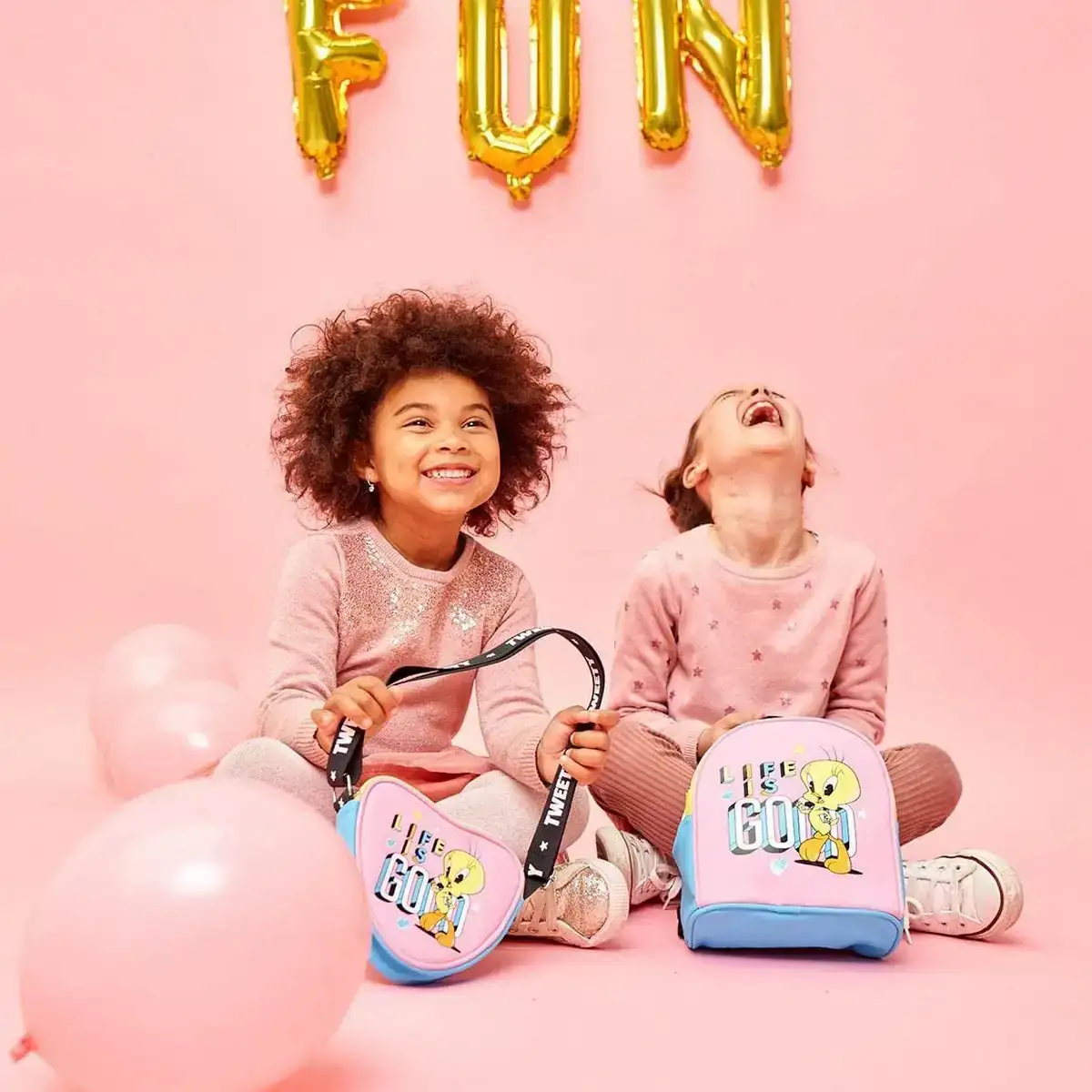 Cartable looney tunes multicouleur_6658. Entrez dans DIAYTAR COTE D'IVOIRE - Où Chaque Détail Compte. Explorez notre boutique en ligne pour trouver des produits de haute qualité, soigneusement choisis pour répondre à vos besoins et vos désirs.