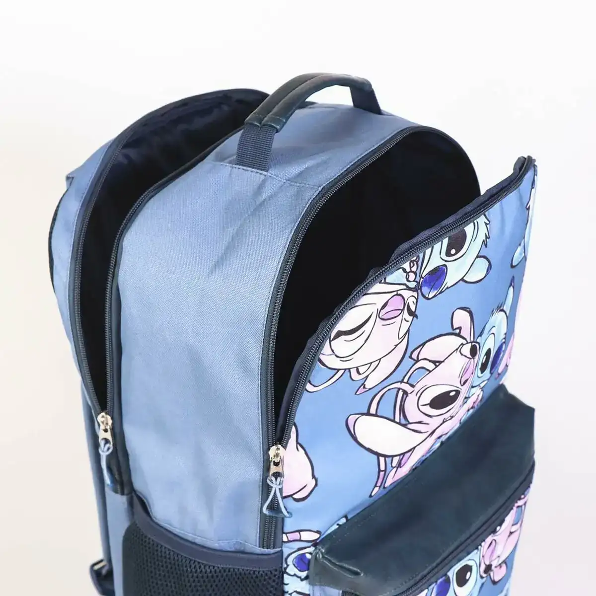 Cartable stitch bleu 29 5 x 45 x 16 cm_2328. DIAYTAR COTE D'IVOIRE - Où Chaque Produit est une Promesse de Qualité. Explorez notre boutique en ligne et choisissez des produits qui répondent à vos exigences élevées.