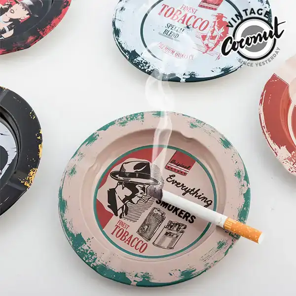 Cendrier en metal vintage coconut_3600. DIAYTAR COTE D'IVOIRE - L'Odyssée du Shopping à Votre Portée. Parcourez notre boutique en ligne et partez à la découverte d'articles qui rendront chaque jour spécial.