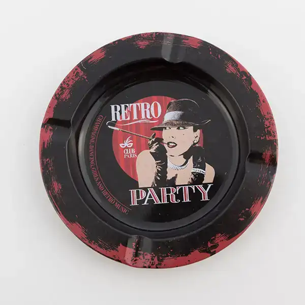 Cendrier en metal vintage coconut_4710. DIAYTAR COTE D'IVOIRE - Où Choisir est un Plaisir Responsable. Parcourez notre catalogue et choisissez des produits qui incarnent notre engagement envers des pratiques durables et éthiques.