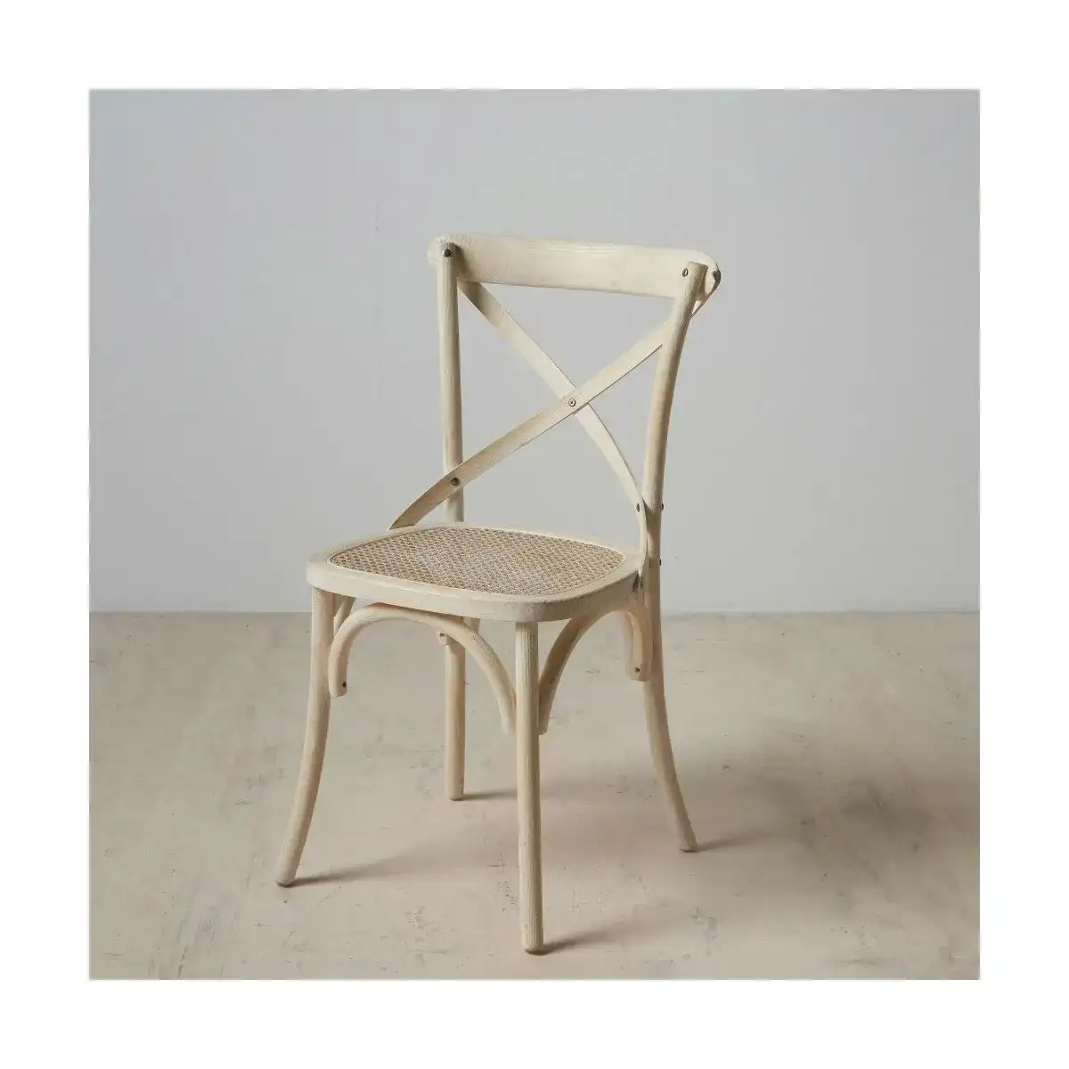 Chaise de salle a manger 45 x 42 x 87 cm bois blanc rotin_6375. DIAYTAR COTE D'IVOIRE - Votre Portail Vers l'Exclusivité. Explorez notre boutique en ligne pour découvrir des produits uniques et raffinés, conçus pour ceux qui recherchent l'excellence.