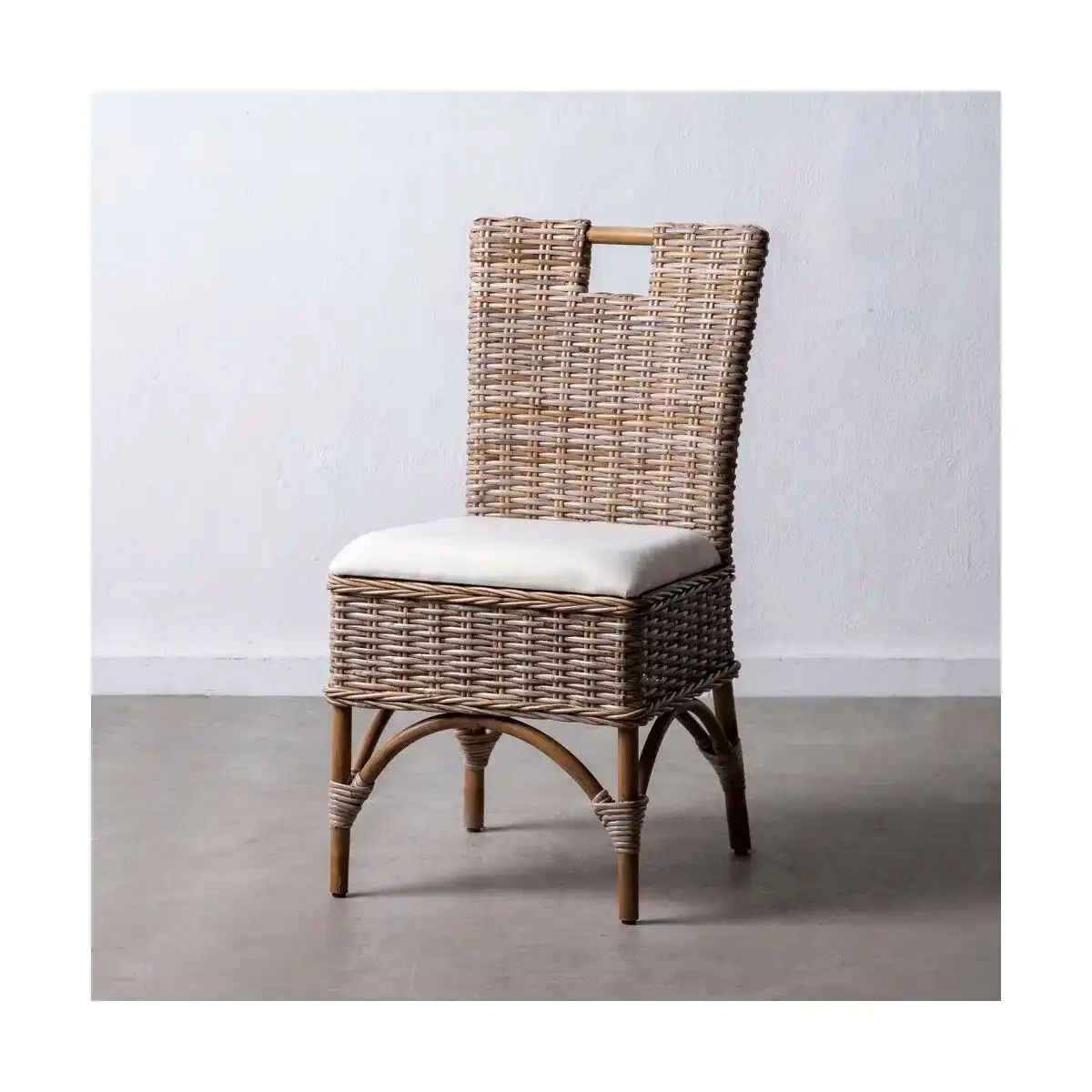 Chaise de salle a manger 45 x 50 x 92 cm naturel rotin_3017. DIAYTAR COTE D'IVOIRE - Votre Destination Shopping d'Exception. Parcourez nos rayons virtuels et choisissez des produits qui incarnent l'excellence et la diversité.