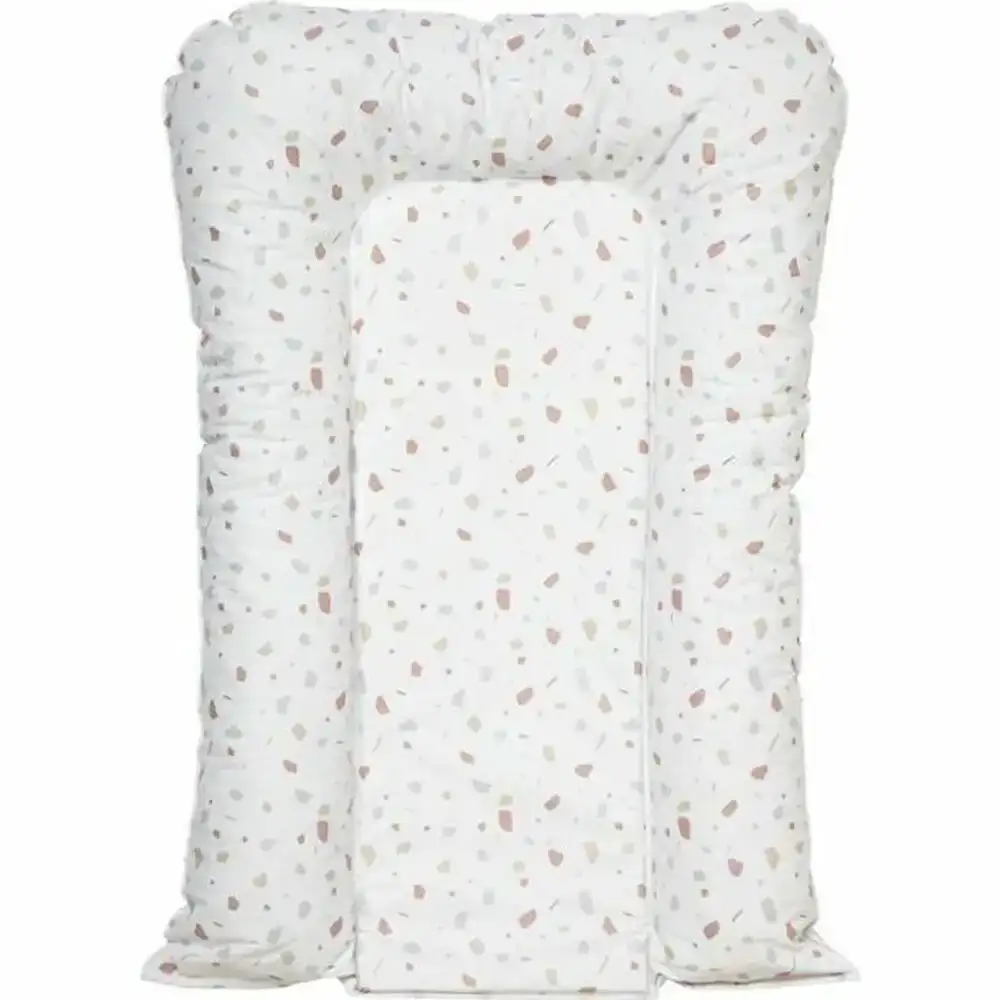 Changeur babycalin flakes 50 x 70 cm_2918. DIAYTAR COTE D'IVOIRE - Là où Chaque Produit Est une Trouvaille. Explorez notre sélection minutieuse et découvrez des articles qui correspondent à votre style de vie et à vos aspirations.