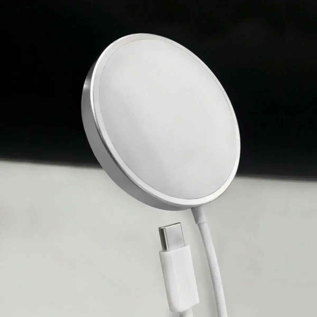 Chargeur sans fil contact apple compatible_6025. DIAYTAR COTE D'IVOIRE - L'Art de Choisir, l'Art de Se Distinquer. Naviguez à travers notre catalogue et choisissez des produits qui ajoutent une note d'élégance à votre style unique.