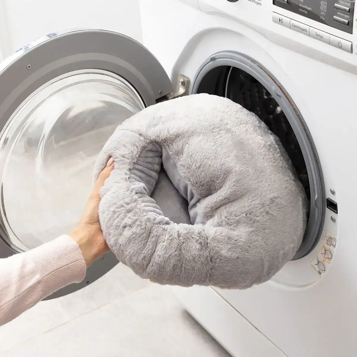 Chauffe pieds electrique 2 en 1 elewa innovagoods_8210. DIAYTAR COTE D'IVOIRE - Votre Escale Shopping incontournable. Explorez notre boutique en ligne et dénichez des trésors qui reflètent la richesse culturelle et la modernité du Côte d'Ivoire.