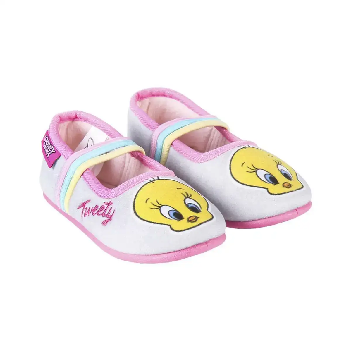 Chaussons looney tunes_8544. Entrez dans l'Univers de DIAYTAR COTE D'IVOIRE - Où Chaque Produit a sa Place. Explorez nos rayons virtuels et choisissez des articles qui s'intègrent parfaitement à votre style de vie.