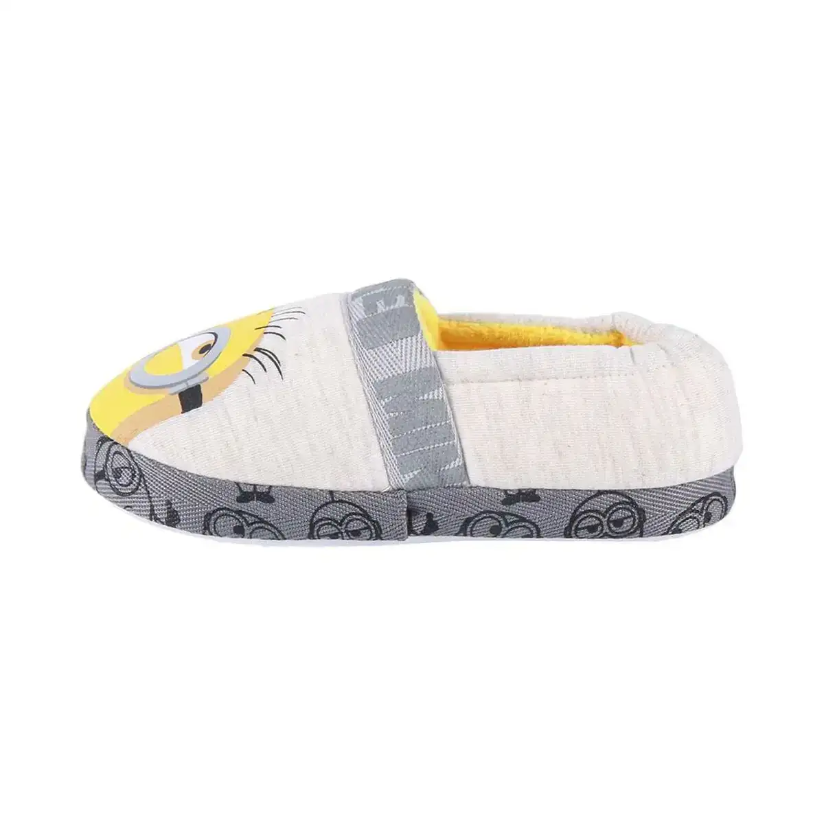 Chaussons minions gris clair_4181. DIAYTAR COTE D'IVOIRE - Votre Plateforme Shopping Engagée. Explorez notre catalogue et choisissez des produits qui reflètent notre dévouement envers la qualité et la satisfaction du client.