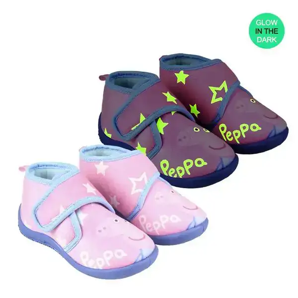 Chaussons peppa pig_7699. Bienvenue chez DIAYTAR COTE D'IVOIRE - Où Chaque Objet a sa Propre Histoire. Découvrez notre sélection soigneusement choisie et choisissez des produits qui racontent le patrimoine sénégalais.