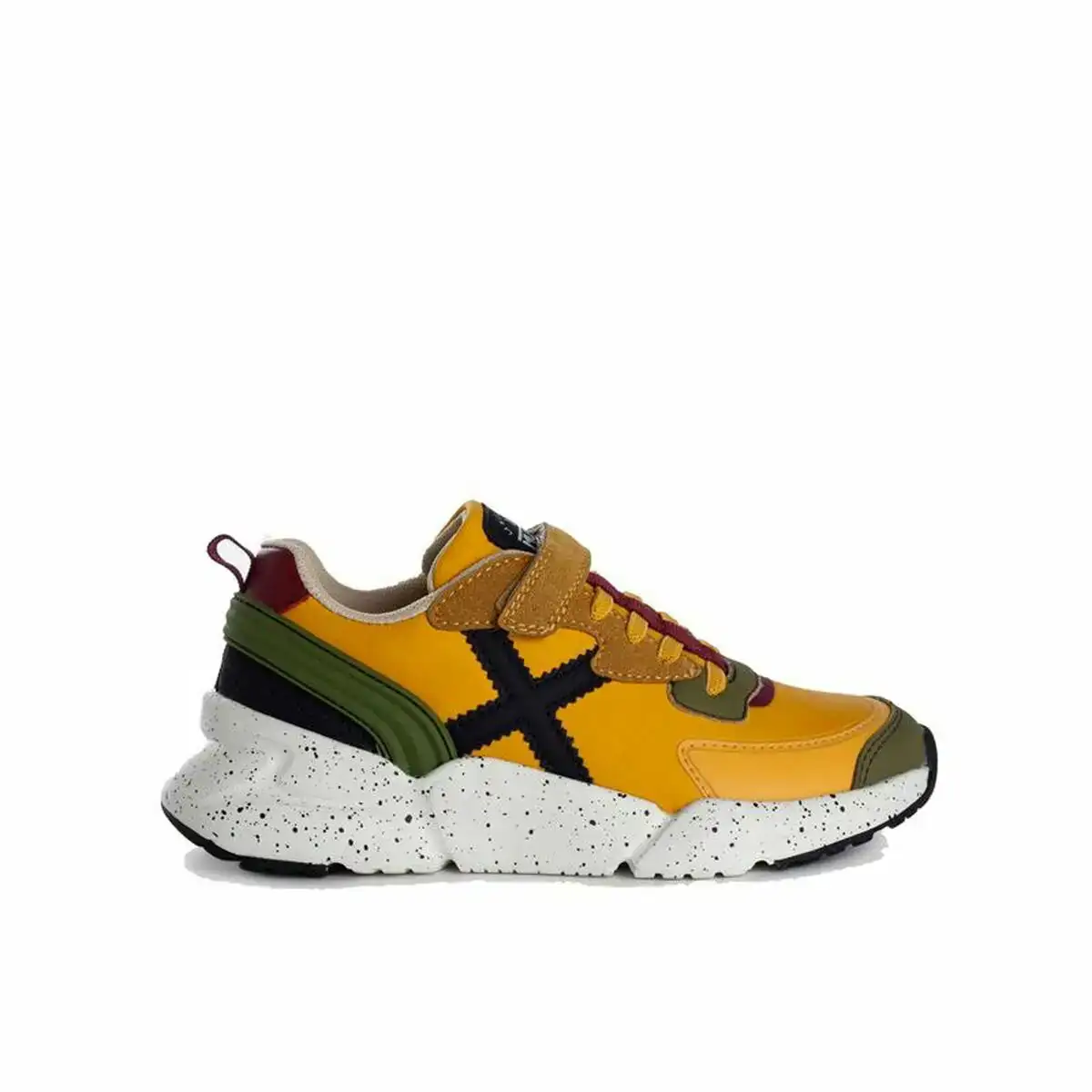 Chaussures casual enfant munich mini track 49 dore_3391. DIAYTAR COTE D'IVOIRE - Là où l'Élégance Devient un Mode de Vie. Naviguez à travers notre gamme et choisissez des produits qui apportent une touche raffinée à votre quotidien.
