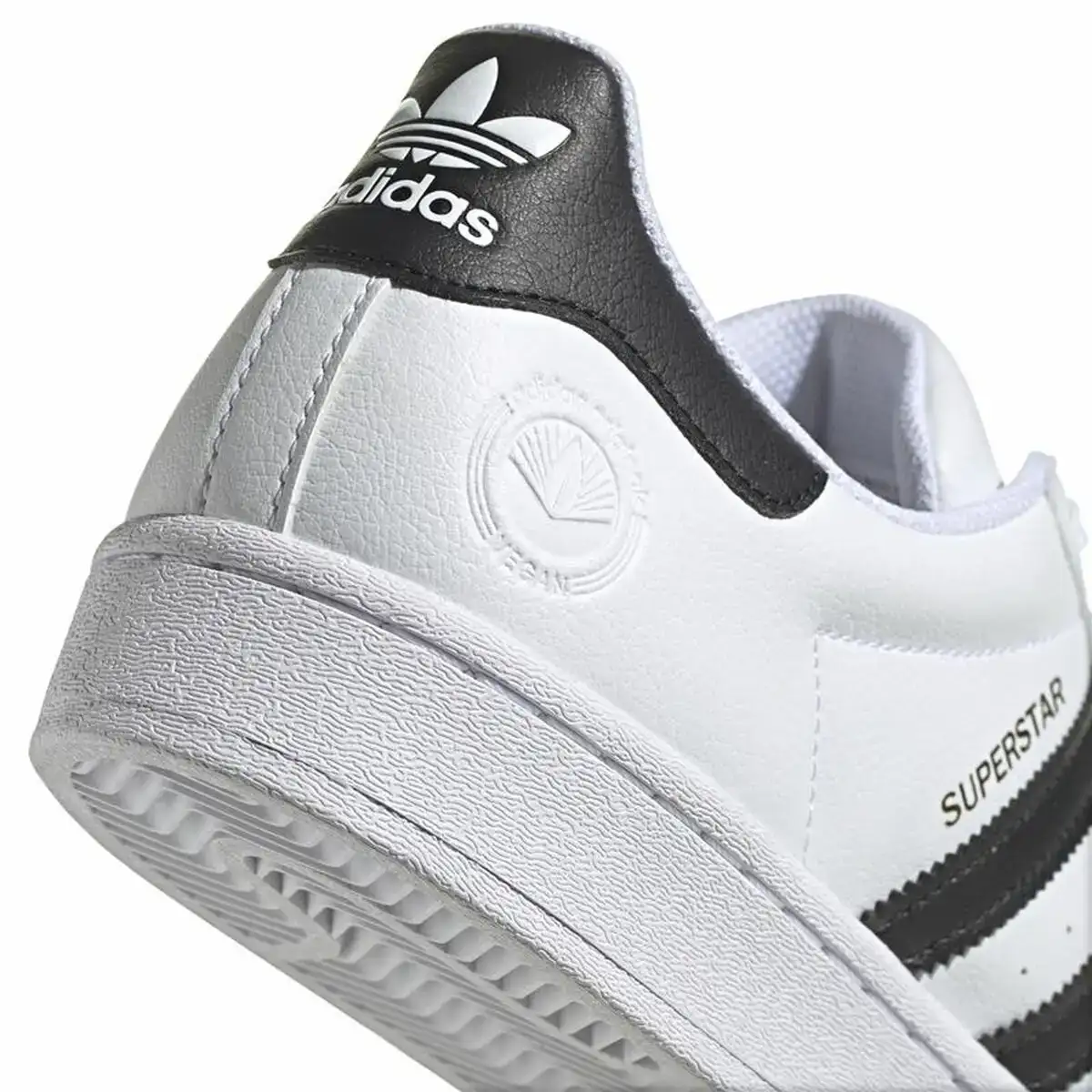 Chaussures casual unisex adidas superstar vegan blanc_8409. DIAYTAR COTE D'IVOIRE - Votre Boutique en Ligne, Votre Identité. Naviguez à travers notre plateforme et choisissez des articles qui expriment qui vous êtes et ce que vous chérissez.