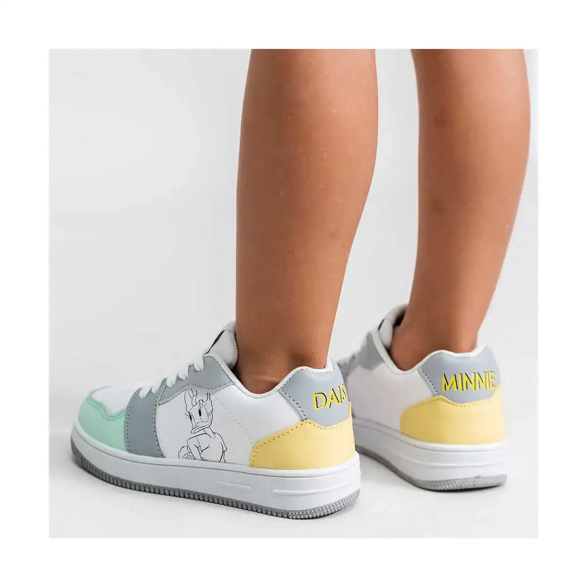 Chaussures de sport pour enfants minnie mouse multicouleur_6591. DIAYTAR COTE D'IVOIRE - Là où la Qualité est Non Négociable. Parcourez notre boutique en ligne pour découvrir des produits qui incarnent le raffinement et l'excellence du Côte d'Ivoire.