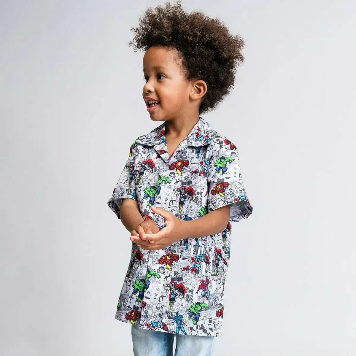 Chemise marvel gris clair_1509. DIAYTAR COTE D'IVOIRE - Où Choisir Devient une Expérience Personnalisée. Explorez notre boutique en ligne pour découvrir des produits qui s'adaptent à votre style et à votre essence.