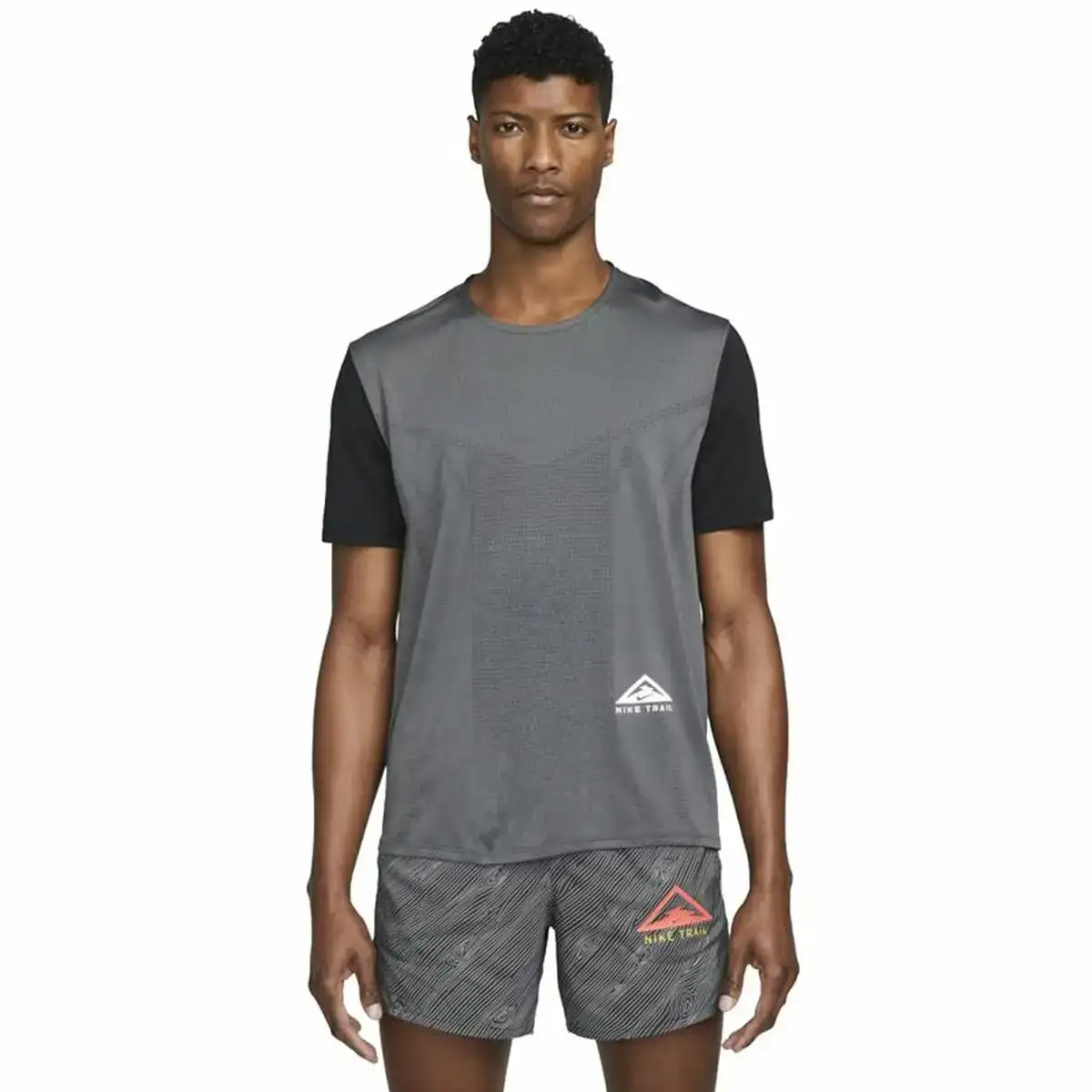 Chemisette nike dri fit rise 365 gris gris fonce homme_2995. DIAYTAR COTE D'IVOIRE - L'Art du Shopping Distinctif. Naviguez à travers notre gamme soigneusement sélectionnée et choisissez des produits qui définissent votre mode de vie.