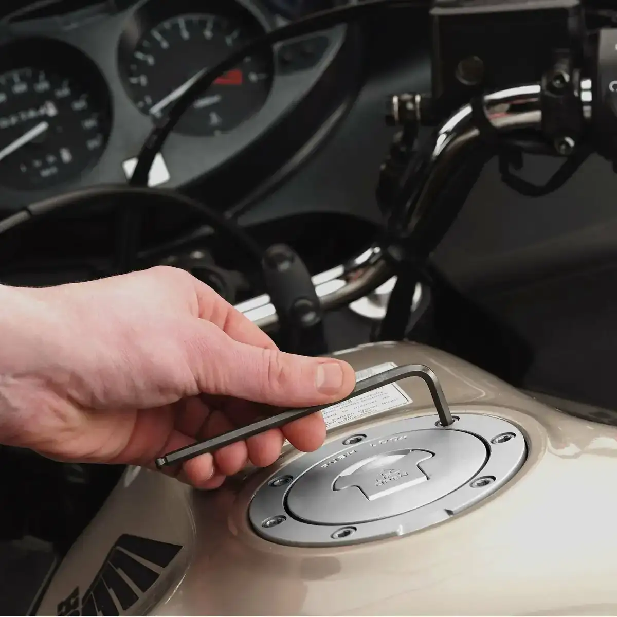 Cle en t hexagonale facom sc 83h 13_2401. DIAYTAR COTE D'IVOIRE - Votre Univers Shopping Éclectique. Explorez nos offres variées et découvrez des articles qui embrassent la diversité et la polyvalence de vos besoins.